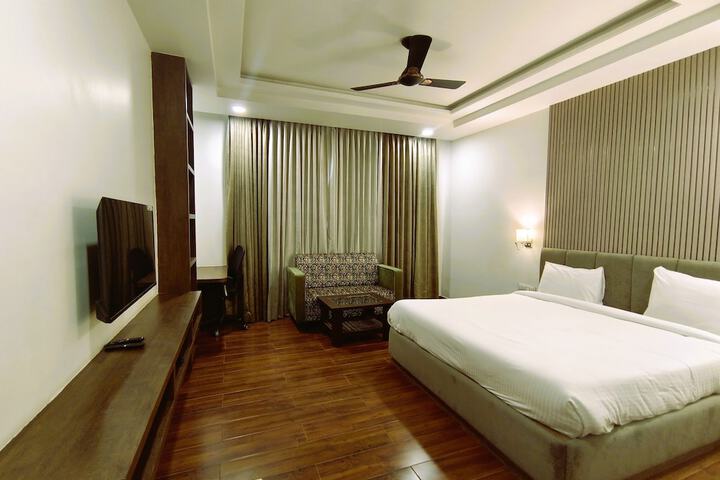 Room 8 of 19