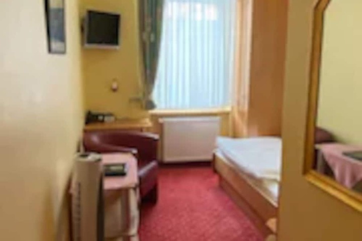 Room 11 of 68