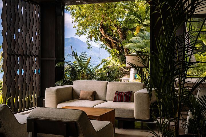 Entrance & Lobby