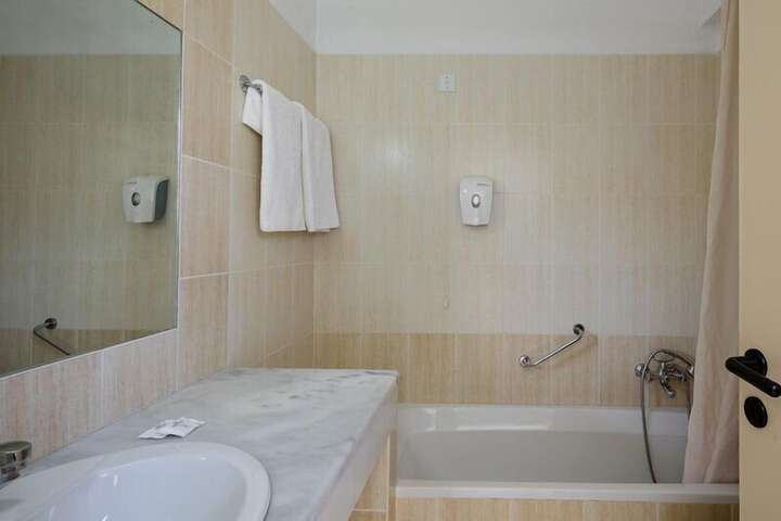 Room 27 of 87