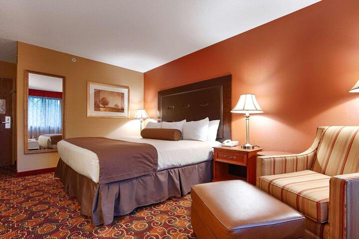 2 Queen Beds (10 of 12)