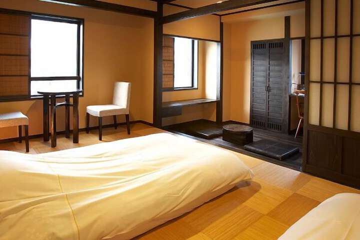 Room 11 of 25