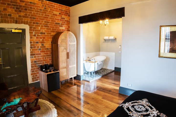 Room 40 of 64