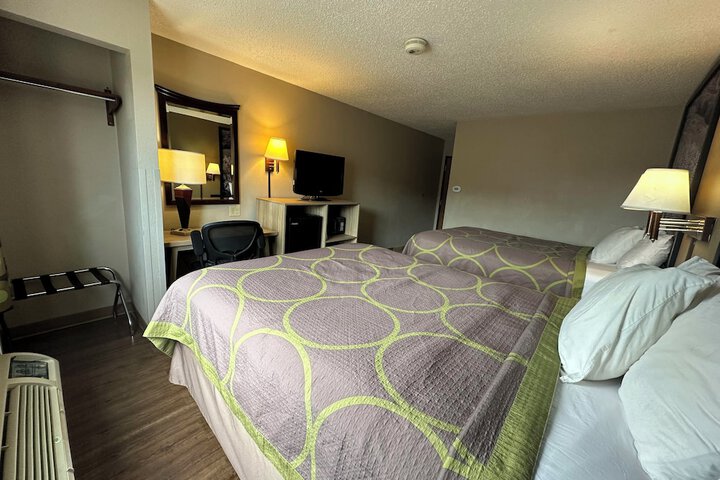 2 Queen Beds (4 of 7)