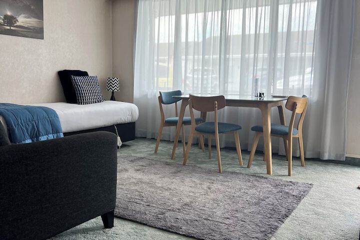 Room 17 of 27