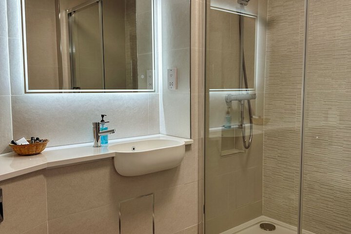 Room 93 of 160