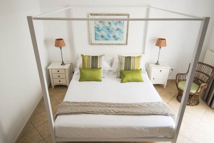 Room 4 of 92