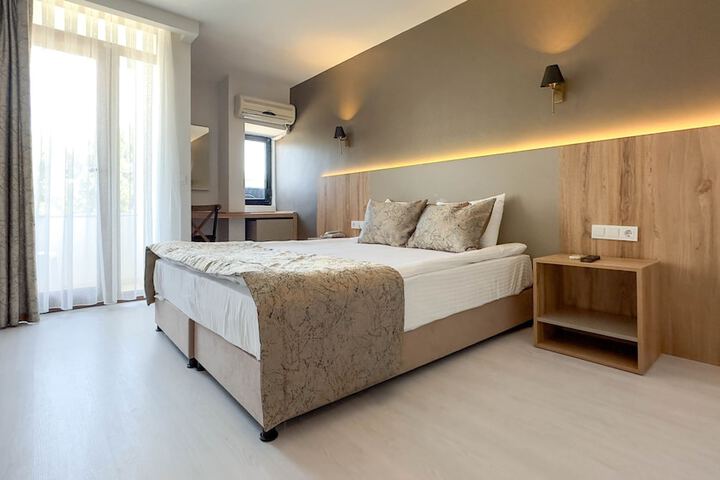 Room 8 of 35