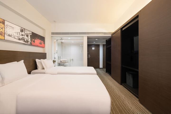 Room 4 of 69