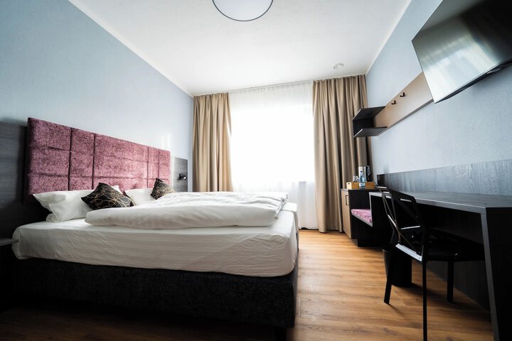Room 4 of 24
