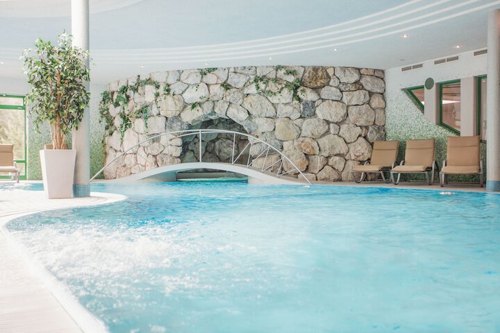 Pool 24 of 66