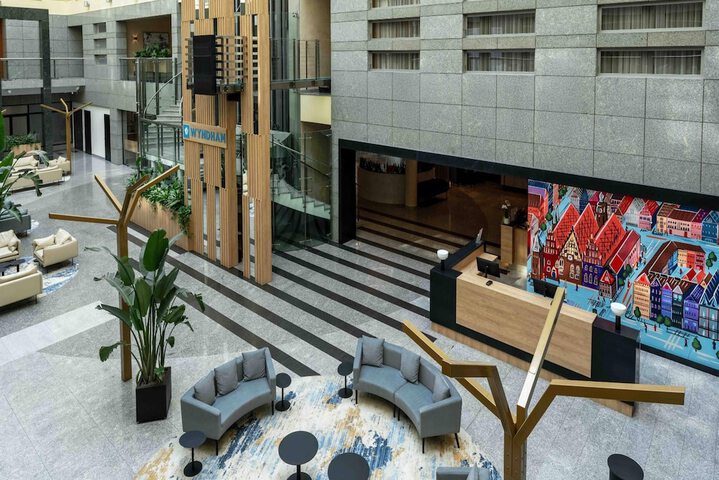 Entrance & Lobby