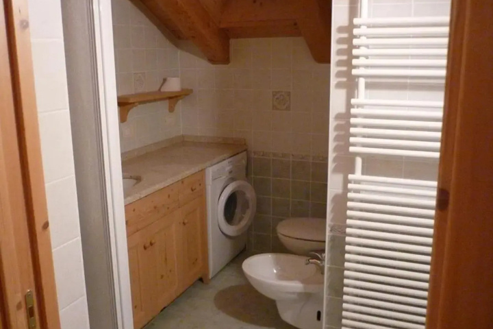 Room 8 of 25