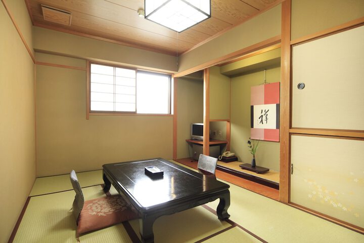 Room 12 of 51
