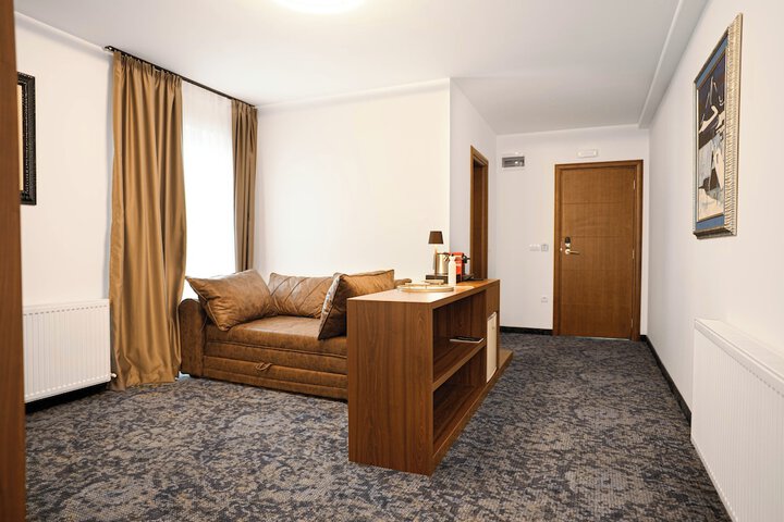 Room 27 of 113