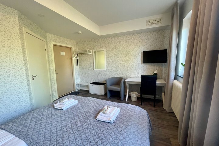 Room 6 of 35