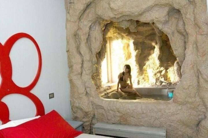 Room 8 of 27