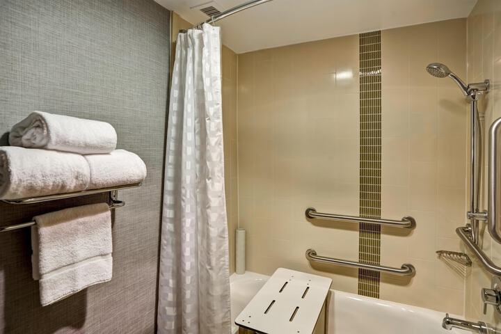 Room 32 of 58