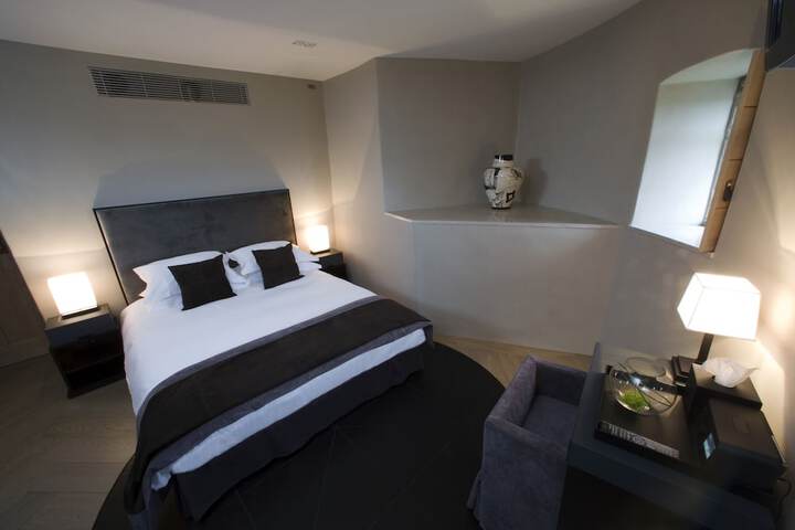 Room 6 of 30