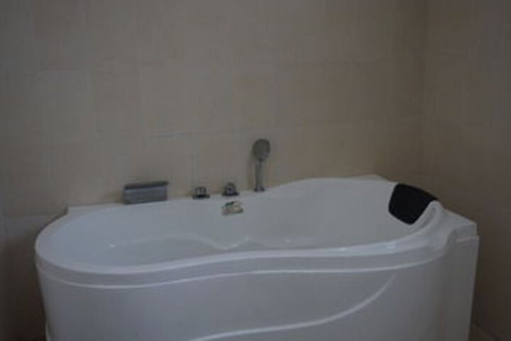 Room 7 of 27