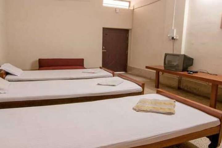 Room 8 of 32
