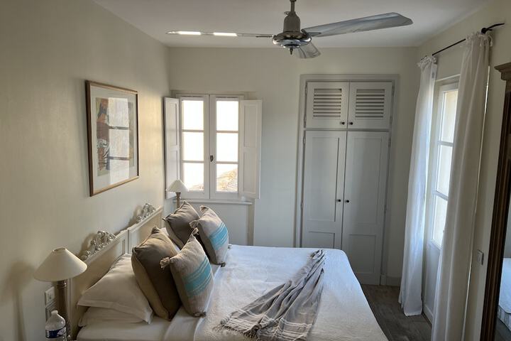 Room 2 of 100