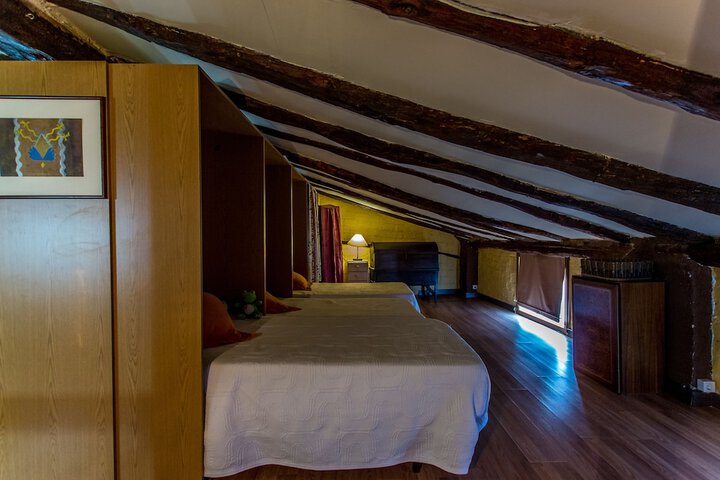 Room 8 of 25
