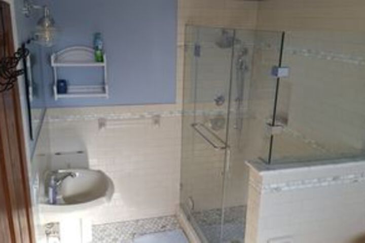 Room 6 of 165