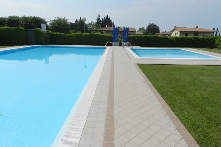 Pool 10 of 17