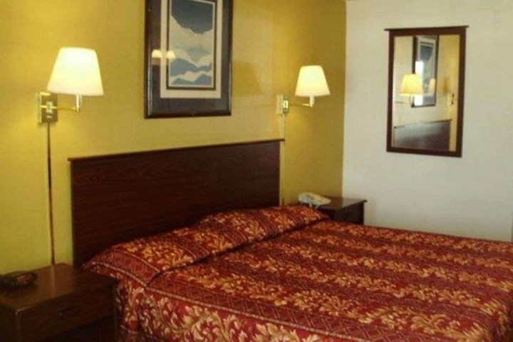 1 King Bed (7 of 7)