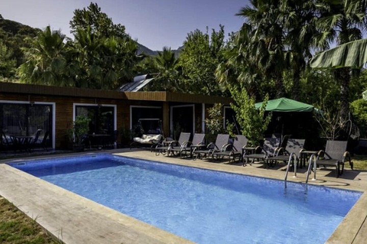Pool 12 of 20