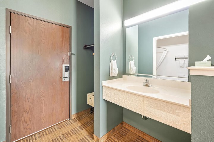 Room 18 of 32