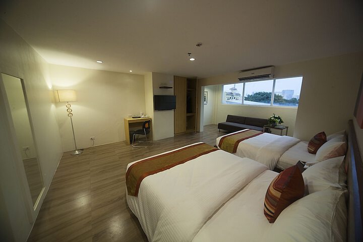 Room 4 of 40