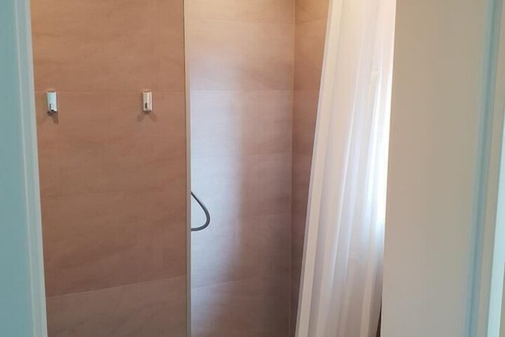 Room 28 of 49
