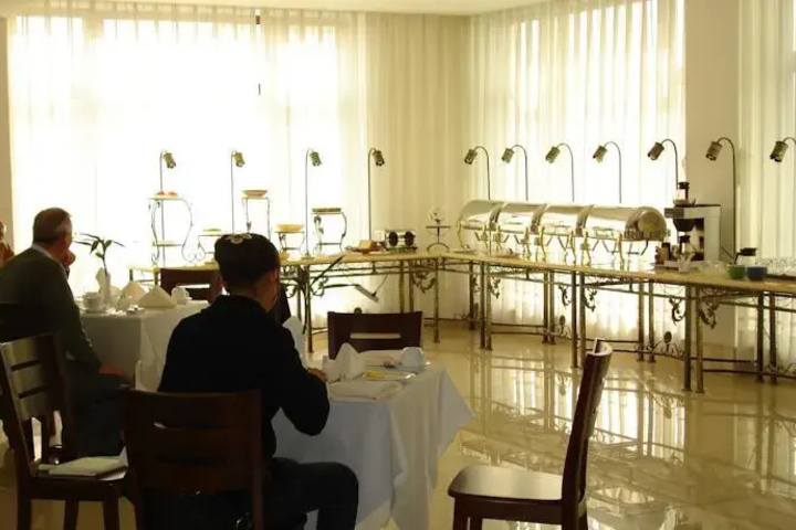 Dining 10 of 11
