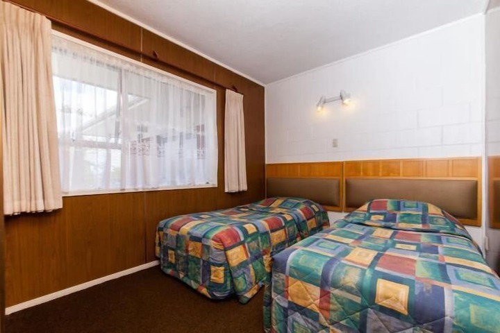 Room 5 of 28