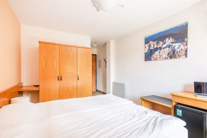 Room 41 of 100