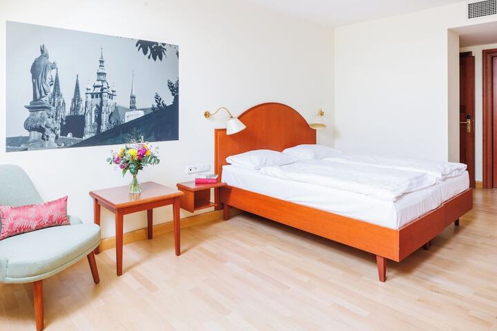 Room 15 of 34