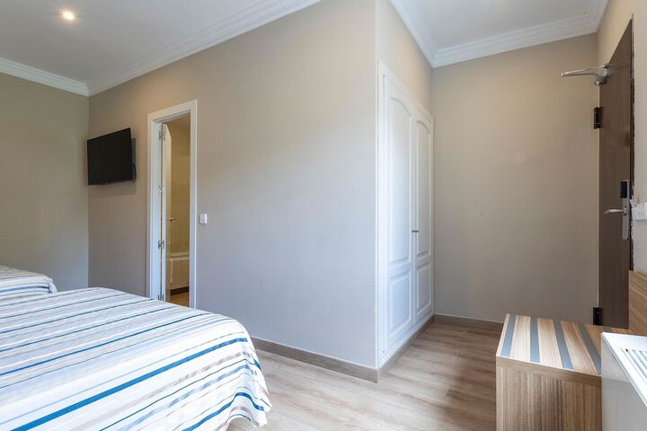 Room 9 of 39
