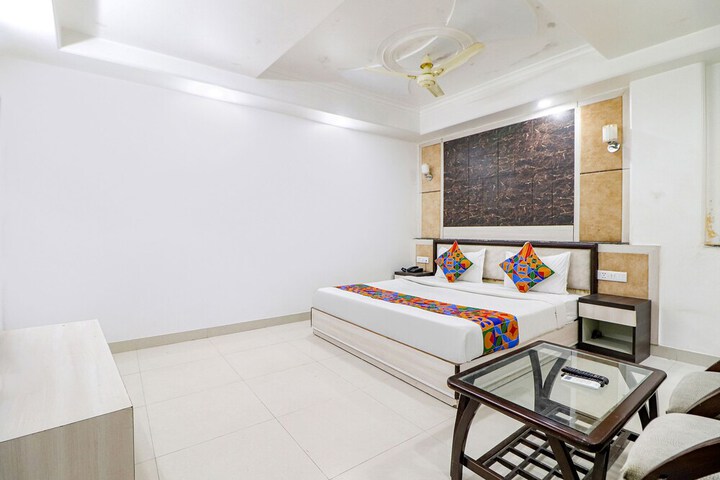 Room 10 of 28