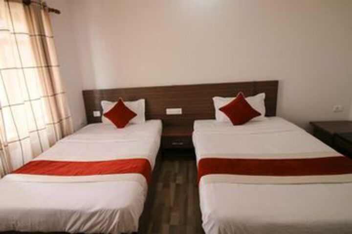 Room 5 of 12