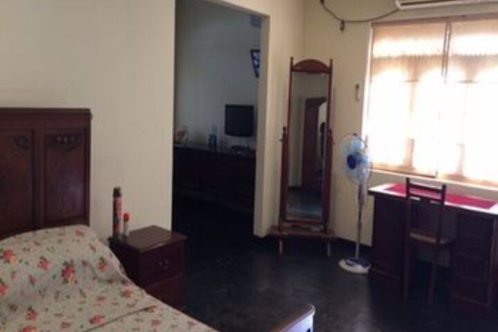 Room 7 of 12