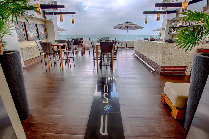 Lounge 210 of 251