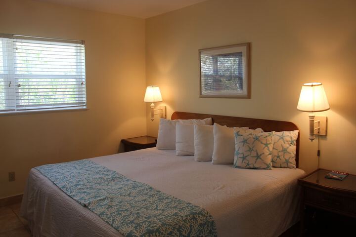 Room 34 of 232