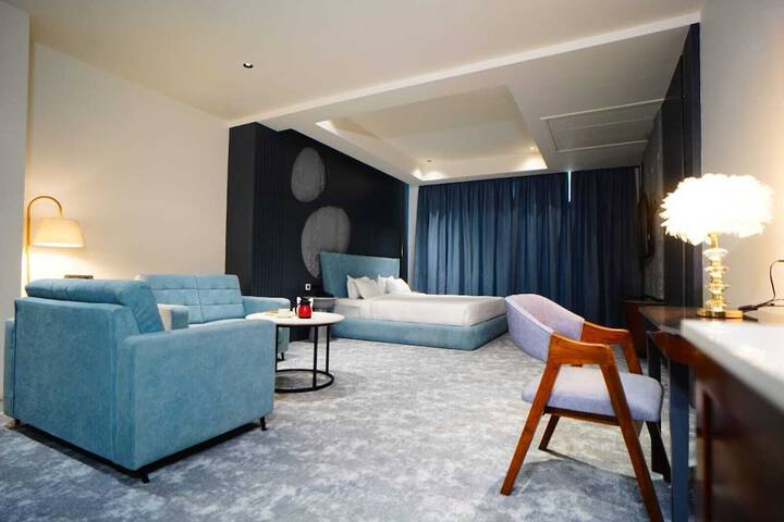 Room 4 of 6