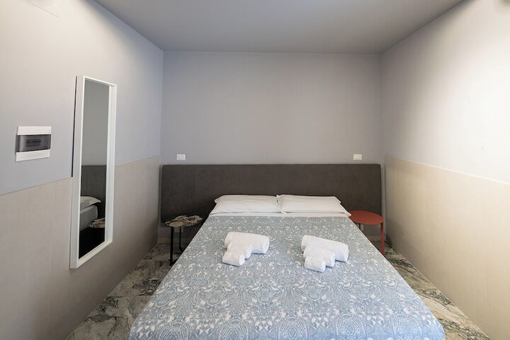 Room 33 of 80