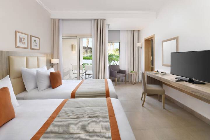 Room 10 of 75