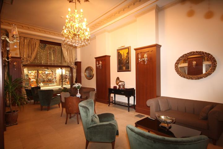 Entrance & Lobby