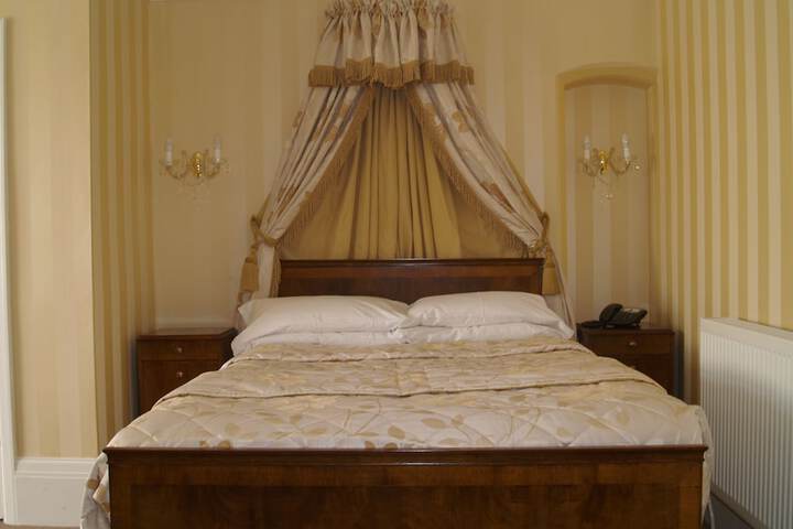 Room 35 of 74