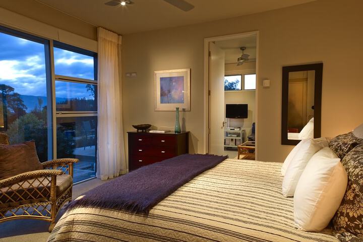 Room 2 of 28